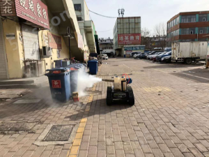 喷洒消毒机器人应用在街道